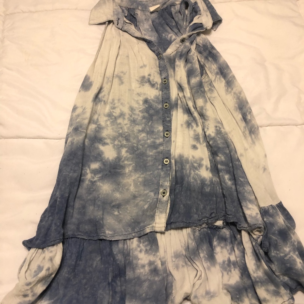 High/low. Button up. Blue and white tie dye